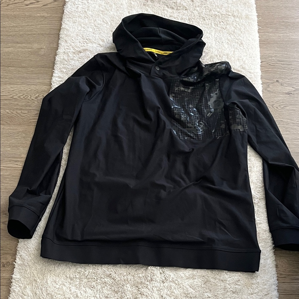 Under armour light weight Black Hooded Sweatshirt with Camouflage Detail.